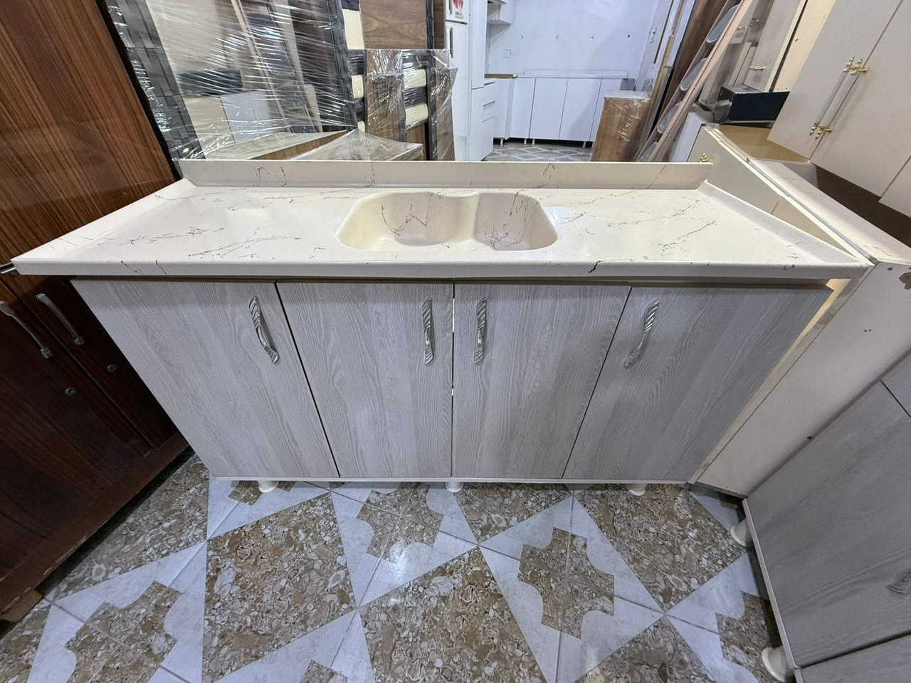 ناونيشان /سليماني كانيسپيكه /پيشانگاي مه ليك

سعري/٣٥٠ هه زار 

/MDFكه زاته ري /ده ستكرد/  موادي/

قياسي كه وانته ر/٢ مه ترو نيو/سنگه كه ي/١ مه ترونيوه

هه ر به ريزي خوازياره ئه تواني په يوه ندنيمان پيوه بكات

گه ياندنيشمان هه يه بؤ سه ر جه م شاره كان

***********   viber
