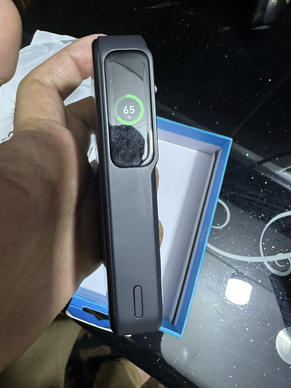 ⚡ باور بانك Anker MagGo الأصلي ⚡
شحن مغناطيسي فائق السرعة بتقنية Qi2 الحديثة مع تصميم عملي وأنيق 🔥

🔋 سعة 10,000mAh تكفي شحنات متعددة
⚡ شحن لاسلكي مغناطيسي سريع 15W
📱 يدعم iPhone 12 / 13 / 14 / 15
🧲 متوافق مع MagSafe
📊 شاشة ذكية تعرض نسبة الشحن بشكل مباشر
🪶 تصميم نحيف مع Stand مدمج للمشاهدة والاستخدام المريح

مثالي للسفر، الدوام، والاستخدام اليومي بدون أسلاك مزعجة ✨
جودة Anker المعروفة بالأداء والاعتمادية 💯

الحالة: ممتازة شبه جديدة استعمال اسبوع والنظافة واضحة بالصور
السعر 40 🔒 وموجود توصيل


**إذا كنت صاحب هذا الإعلان وتريد حذفه لأي سبب، رجاءا أرسل رسالة إلى الدعم الفني**