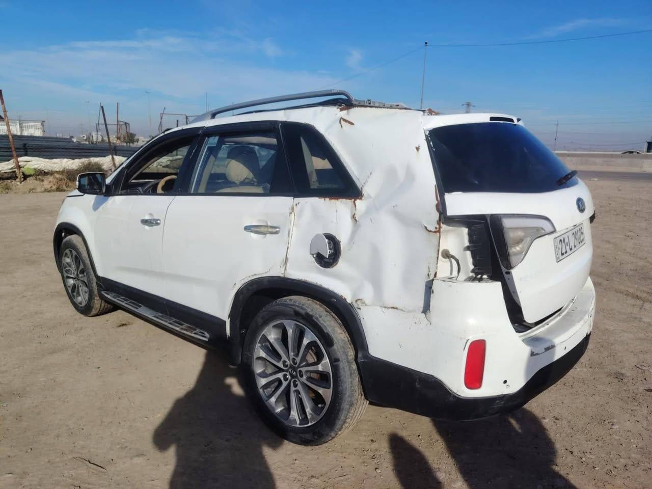 السلام عليكم للبيع كيا سورنتو موديل 14 فول مواصفات محرك 6 سلندر رقم سليمانيه تحويل أو وكاله بيها حادث كما موظح فصوره أبيعها علا حادثهه مكان سياره بغداد السعر 73 وبيها مجال لشراي يتصل ***********
