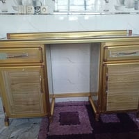 ميز حلاقه. الامنيوم. تفصال. وكلش نضيف.  السعر. 70 07517234317