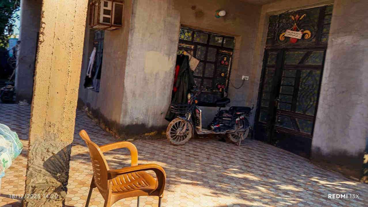 دار للبيع بعقوبة كاطون الرازي خلف المشروع قرب مدرسه التربيه مساحه 300م طابو صرف للاستفسار ***********
