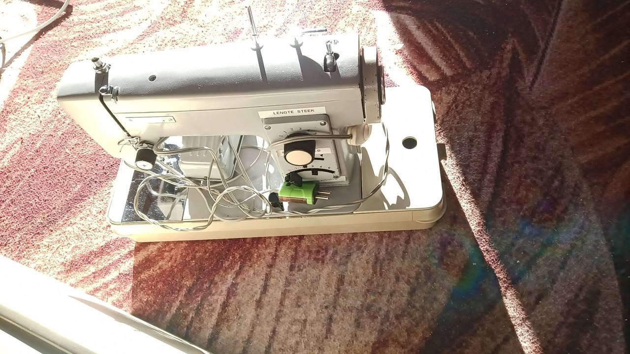 مكينه للبيع.

السعر 150 .

***********
