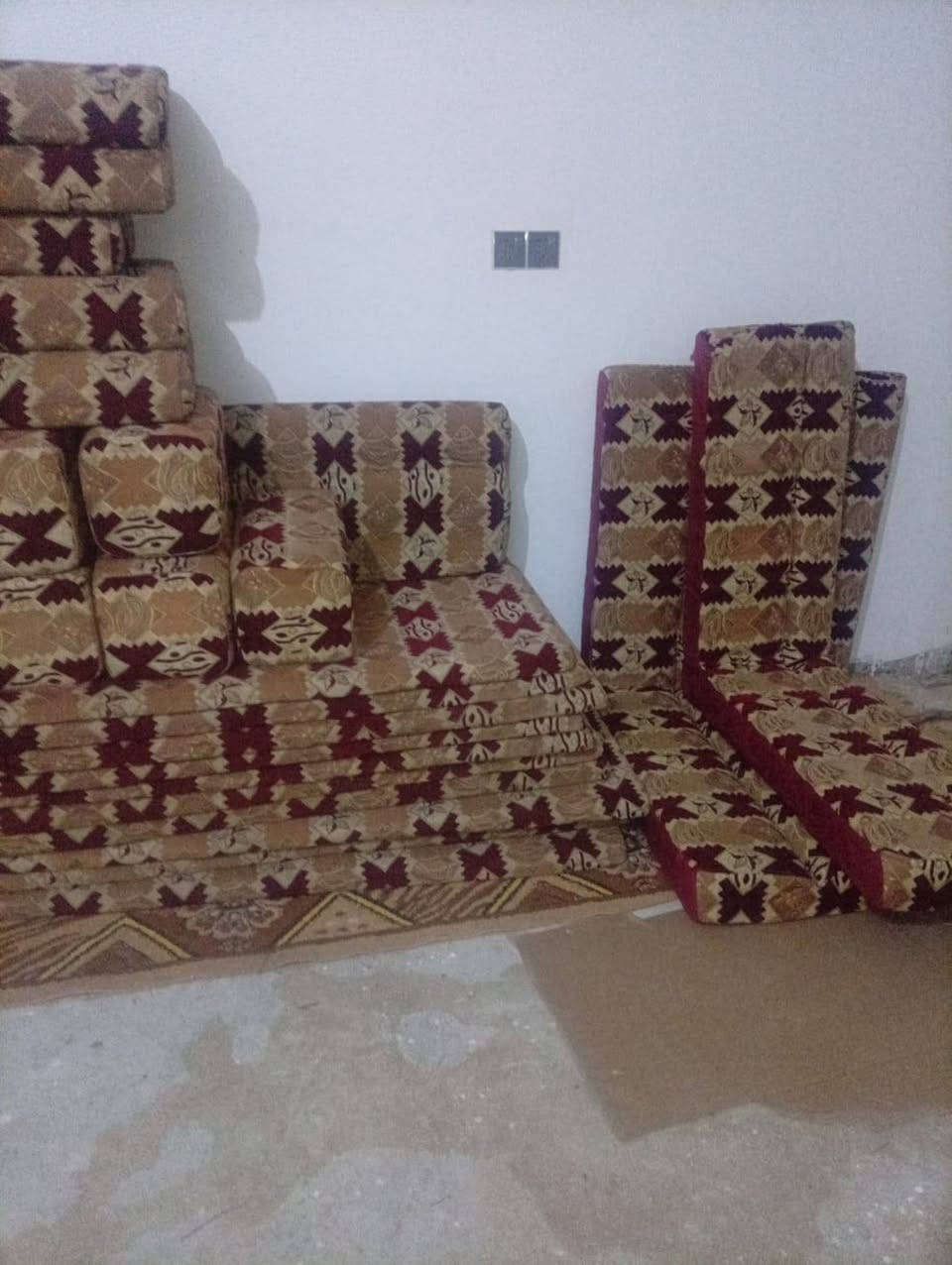 جلسه عربية مستخدمه نظيفه للبيع
دوشگ عدد٩
ركن عدد ٣
مسند ضهر ١٦
١٠ تكيات
يكفي استقبال بمسافه ٤*٩
للاستفسار اكثر *********** واتساب
مكاني الشطرة عندك ديوان للبيع دزه خاص
