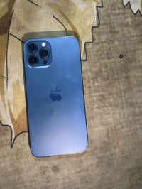 آيفون ١٢ برو ماكس • بطارية ٧٦٪ • خدش خفيف