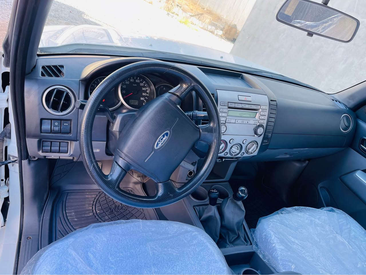 فورت رانجر ٢٠١١ ده بل اكسل گاز
نموونه له جوانى هه موو شتى له سه ر ده قى شه ريكه نه بو نه ته وى بي سبوخ محسن سپى به فرى كيرو مه كينه و اكسل به شه رتى ده فيته ر هه رچوار تايه ى لوكه رونى تازه گوراوه يه ك تحديلى بچوكى هه يه باقى هه موى به شه رت 
ژماره ى موبايل  📲 واتس اپ *********** رانية, السليمانية
