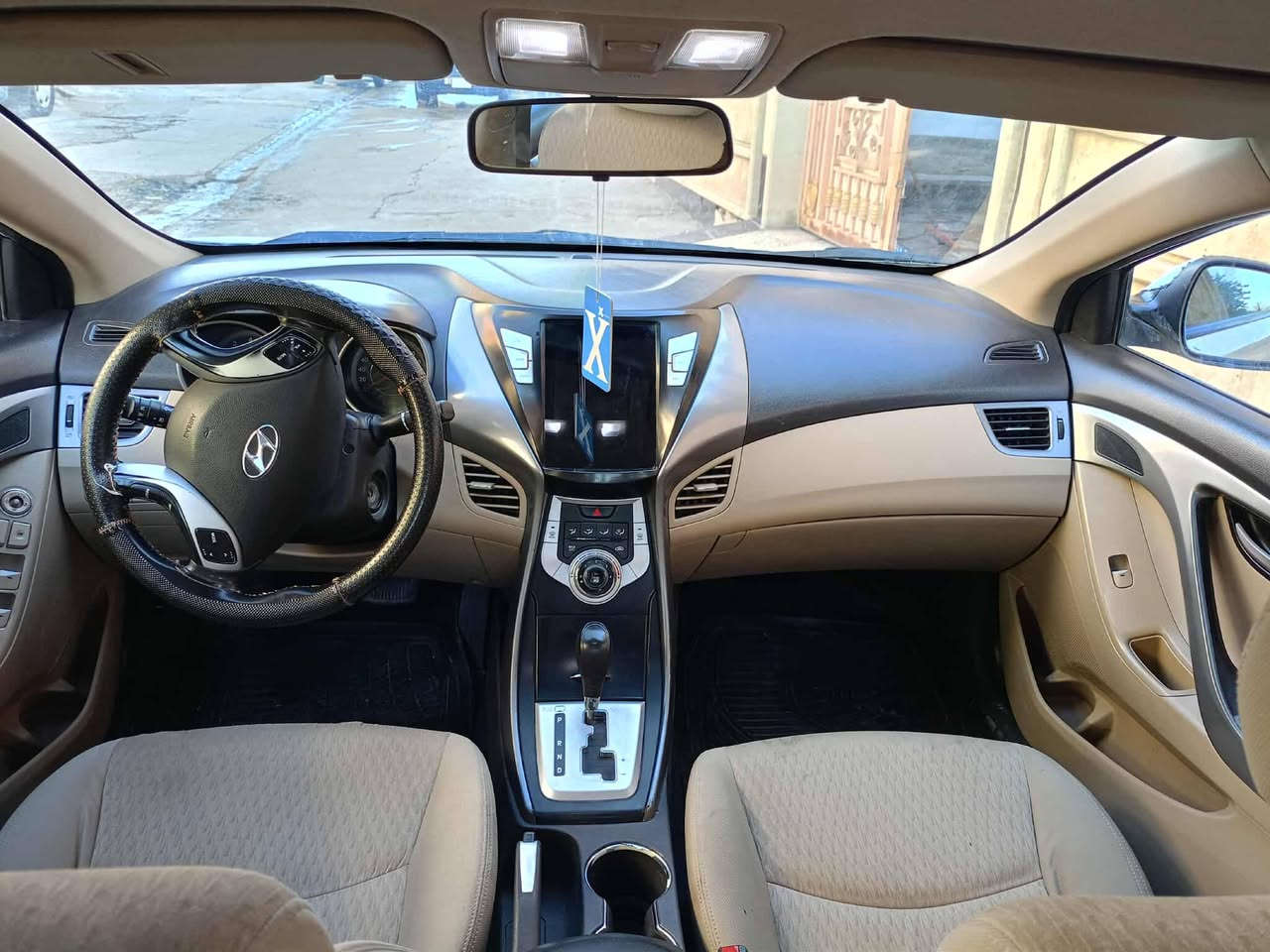 السلام عليكم الانتره للبيع موديل 12 خليجي محرك كير شرط بدون ضرر بيها مكانتات بارد كاربون موجود بسمي شرط التحويل سياره جاهزه للستفسار الاتصال على الرقم ***********
