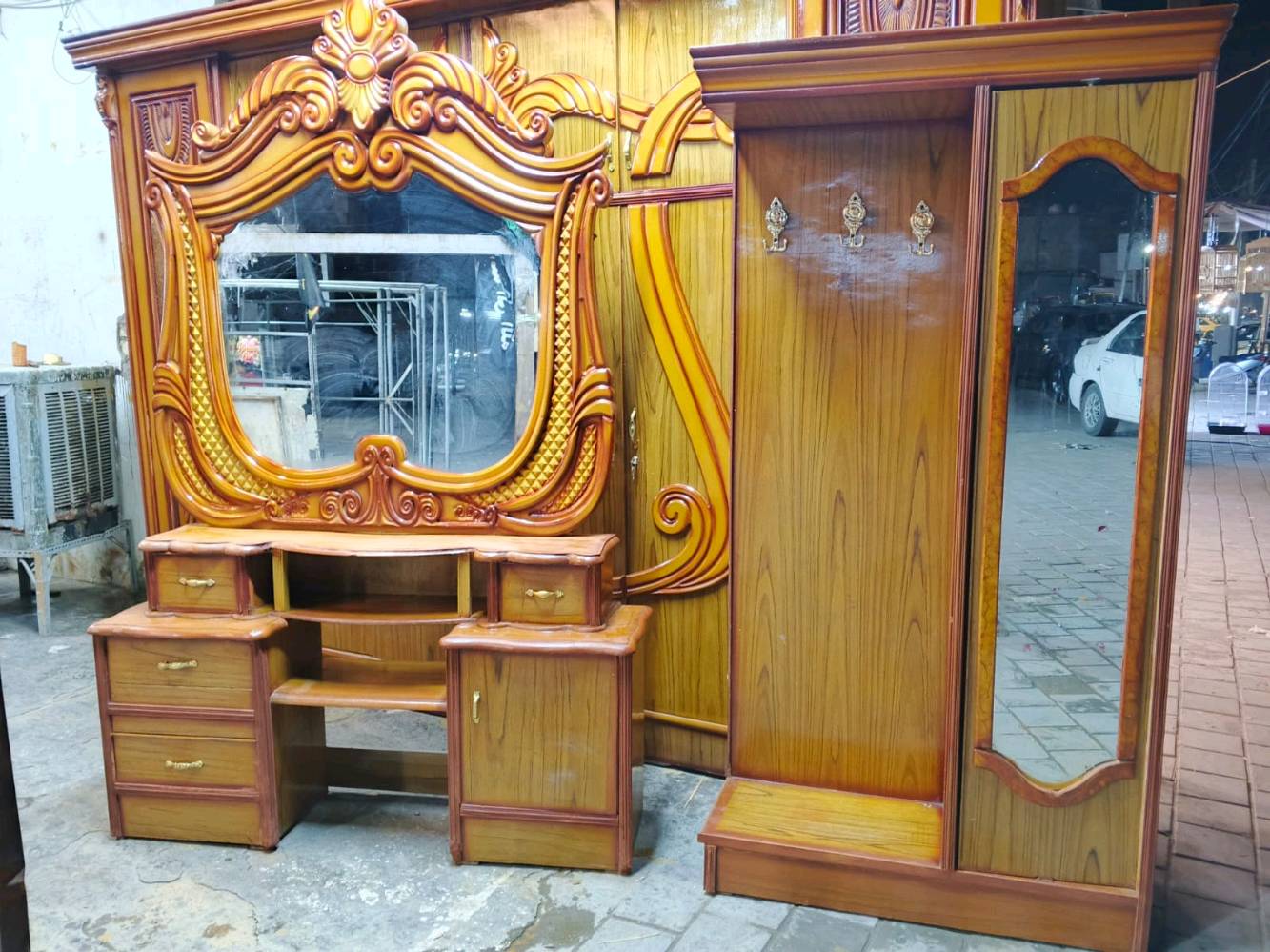سلام عليكم عندي هاي الغرفه البيع اريده 600وبيه مجال