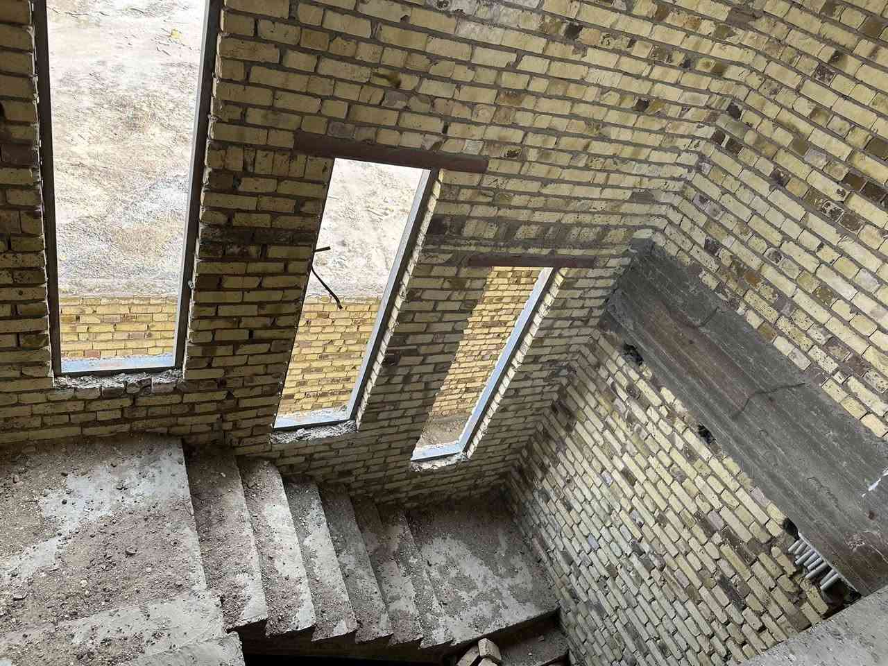 بيت للبيع طابقين 
الواجهيه 10نزال 20
العنوان ورديه خارج 
يتكون البيت الطابق الأول من غرفه ومطبخ وهول ومضيف الطابق الثاني يتكون من غرفتين وبلكونه الاستفسار امجد النافعي 
الرقم ***********
