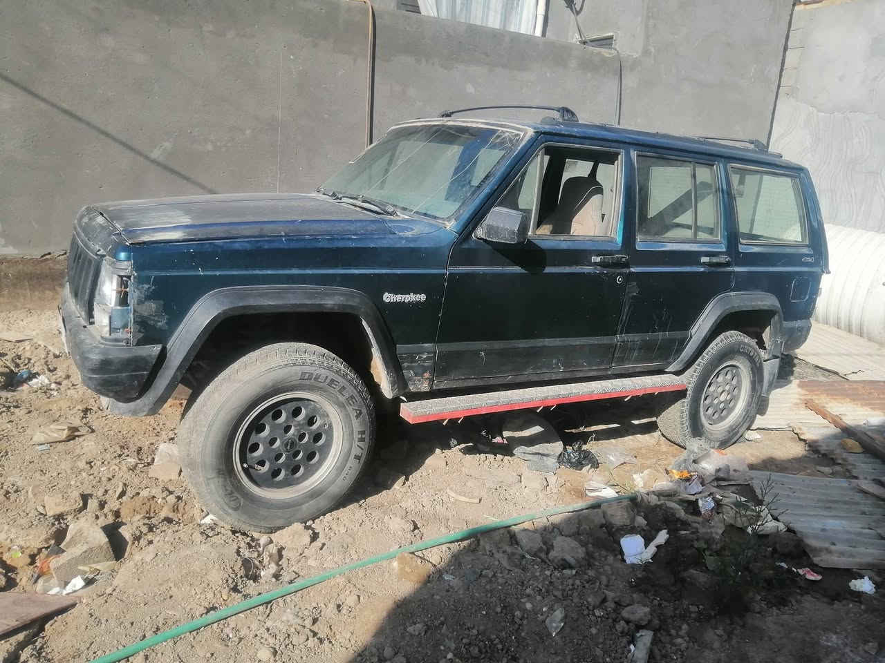 السلام عليكم للبيع جيب شيروكي موديل ٩٦ رقم بغداد سنويه صاقطه موازي بس السياره ماتشتغل العقل ضارب ابيع هاذه الموجود مكينه وكير خير من الله كير عادي السياره بلاديه تخم تاير السعر ٢٢ وبيهه مجال رقم الهاتف *********** العنوان واسط الصويرة *********** مامتواجد على الفيس الاستفسار على الرقم
