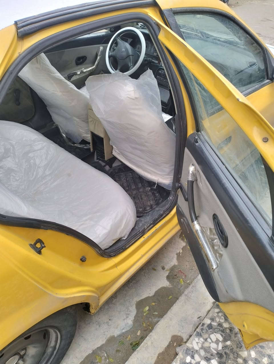 السلام عليكم سمند موديل 2010 السيارة جاهزة من كلشي عينه ونصينيه كير  جديد صدر خلفي امامي جديد صالي سبوع من شديتهن سنتر لوك شغال مصفرة هيئة سياره جاهزه كبل لشارع مشيه يخبل مكاني بغداد مدينت الصدر السعر 28 وبيهة مجال الرقم ***********
