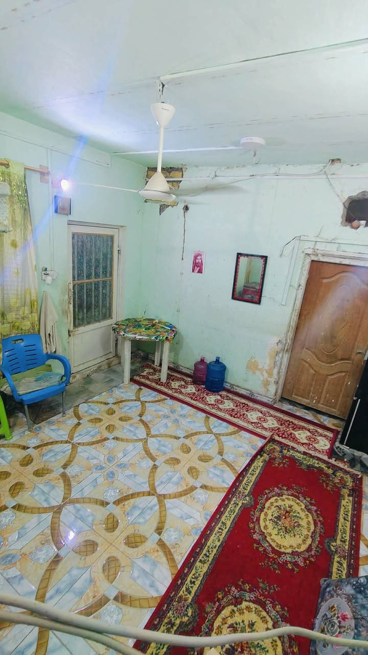 بيت بشارع يونس الكيم مساحه ١٢٥ بيت بناء وترميم ٢٠١٠ نظيف مجاري ماء كهرباء جديد غرفتين وصاله ومطبخ وحمامات سعر ٤٥ وبي مجال للتواصل ***********
