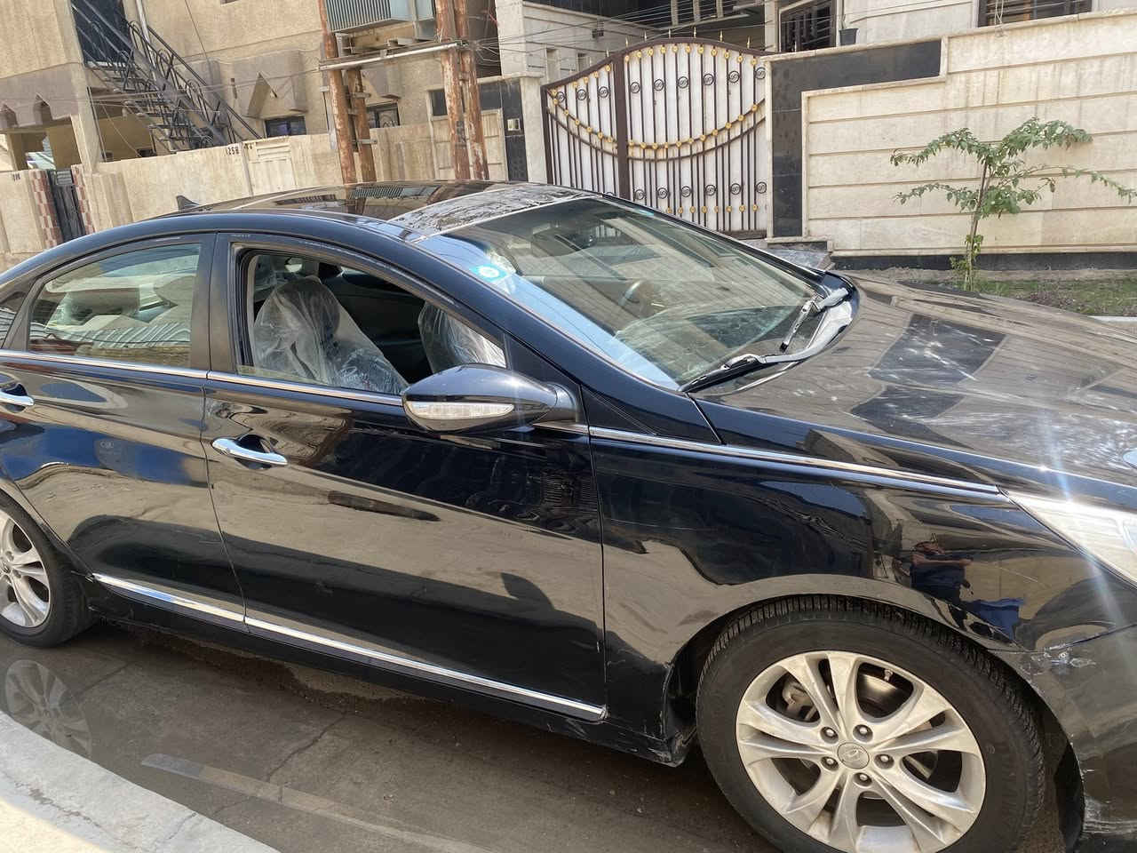 سوناتا 2013 اسود  السعر 100 ورقه مع المجال المكان بغداد جانب الكرخ
مواصفات 

محرك مكفول 2400 gdi المرغوب

كير مكفول 

صدر مكفول 

كهربائيات كلها شغاله جديده

تبريد شغال بارد

سياره فول مواصفات  بصمه و كشنات كهربائي و  تنته 

الكشر بيها جاملغ ايسر ويمنه صبغ وبارد وباقي سياره بيها رصعات قليله وشخوط ب بوب 

سياره سنه صارلها يمي ما يمي عطلت 

للاستفسار الاتصال على ***********
