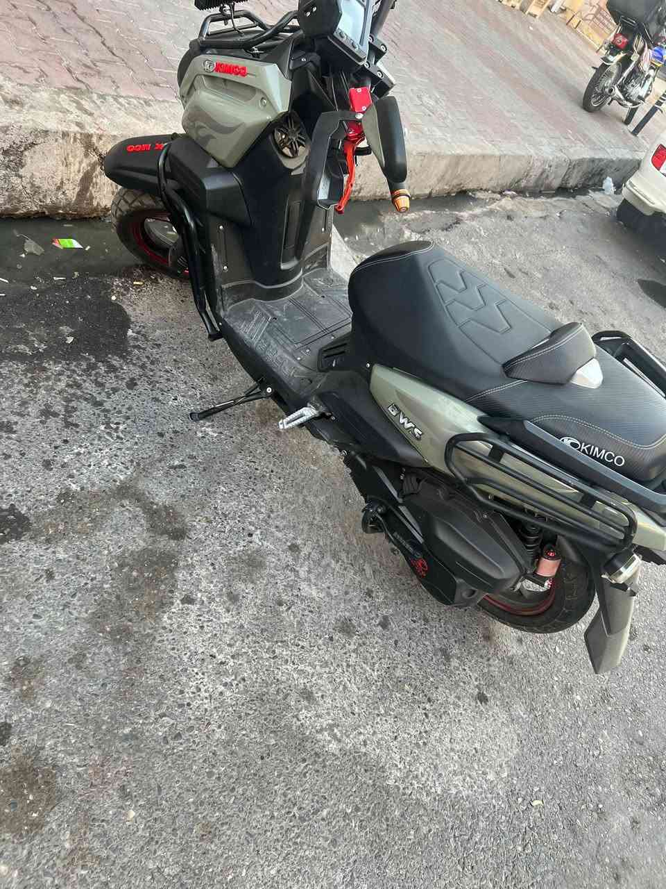 السلام عليكم كيمكو ماشي 5000 مستعمل 5شهور مكينة 200 cc  سعر 700دولار بي مجال ***********  مكان عنكاوه
