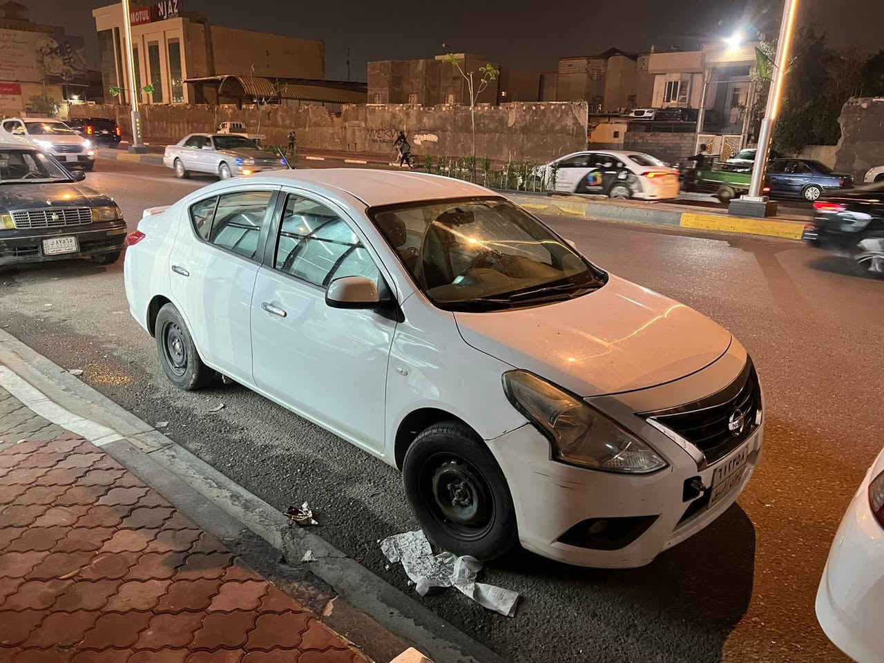 نيسان سني ٢٠٢٠ مكفولة من صبغ وتبديل وضربه كير محرك كفالة حدادة تخم تاير كله مضبوط ماشية٩٠ الف كيلو بيه فقط ٣ مكانات بارد زغار شوف العين باقي كله كفالة من كلشي حته دعاميات السعر ٩٥ ورقه بيه مجال كلش بسيط لشراي مكان سيارةبصره ***********
