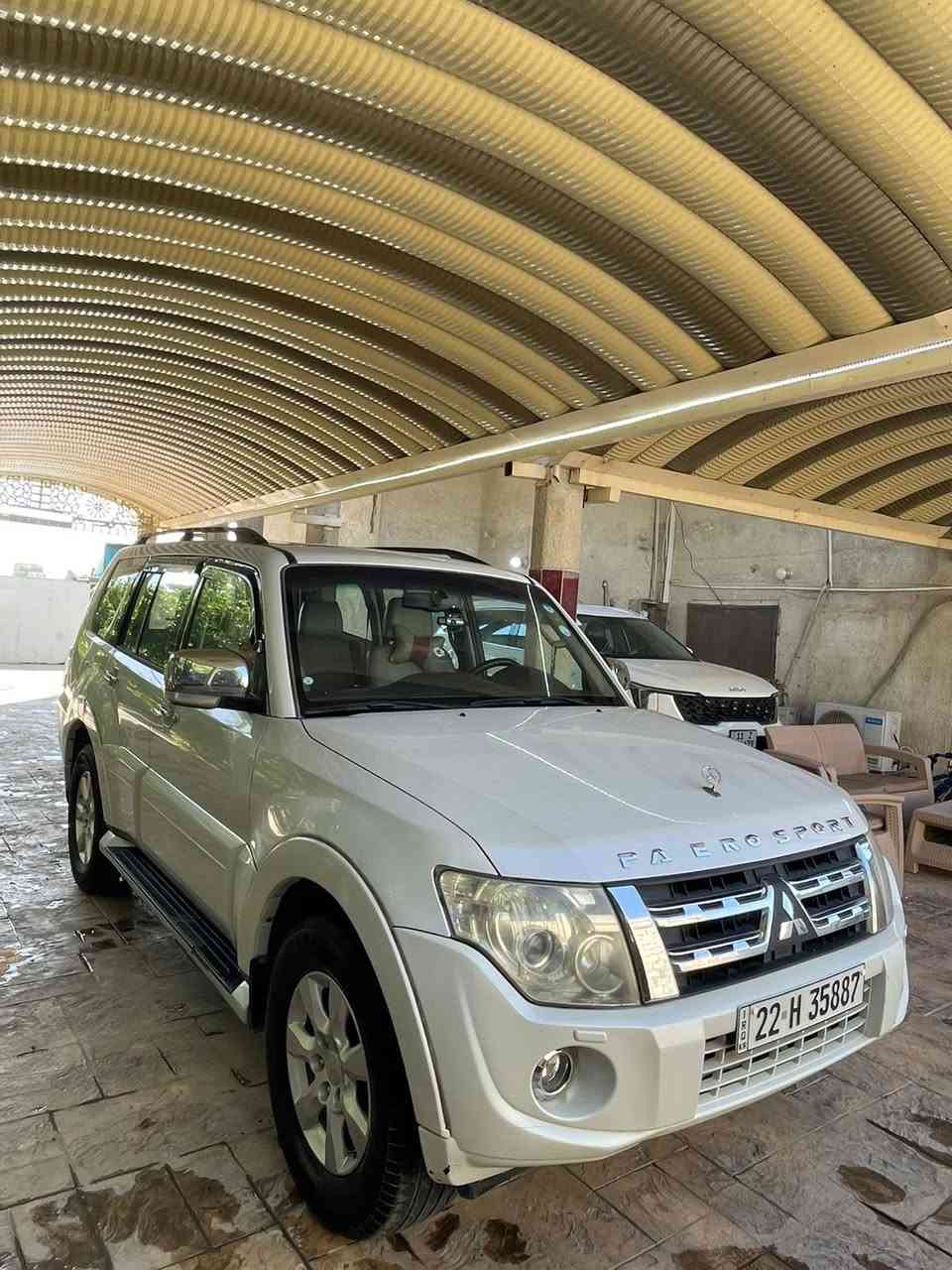 باجيرو حبتور
موديل 2014 وارد خليجي

 المحرك 3500 . 6 
سلندر
 ماشية 165 الف . .
 رقم اربيل  حديث.  بأسمي تحويل على طول المواصفات . تحكم ستيرن . تبريد 3 قطع فول  ثلاجه . شاشه كبيرة . كامرة خلفيه . حساس بگ . مرايات شفط . مرايات كهرباء سلايت روف ( فتحه سقف بنوراما ) . مثبت سرعه كروز . ثلاجه .7 راكب .انارة زنون عالي وناصي وبلوجكتر . .كشنات تحكم كهرباء السايق والبصف السايق. جام كهربائي وجامه السايق اوتو . قفل الابواب والنوافذ تحكم جهة السايق . بلوجكتر ضبابي خلفي .الفئه GLS .
.مانع تزحلق . فتح واقفال الابواب والمري شفط عن بعد . نضام ازاله الضباب اثناء المطر . مضخه ماء خلفيه . المكان بغداد .   السيارة مسويلها ادامه . محرك جاهز . مبدل بلكات ومنضف نوزلات . ودهنها لكي مولي الالماني . مبدل تخم تاير قبل شهر كير ومحرك وحداديه وكهربائيات جاهزة من كلشي خير من الله  تبريد ثلج بيها فقط تبديل صندوق الباقي كفاله عامة من الصبغ والتبديل شرط الفحص
سعرها160$ وبيها مجال بسيط للطيبين 

***********
بغداد التاجي
