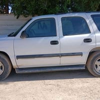 تاهو 2004 للبيع اصولية رقم انكليزي جديد على وضعهة ابيع 07724289225