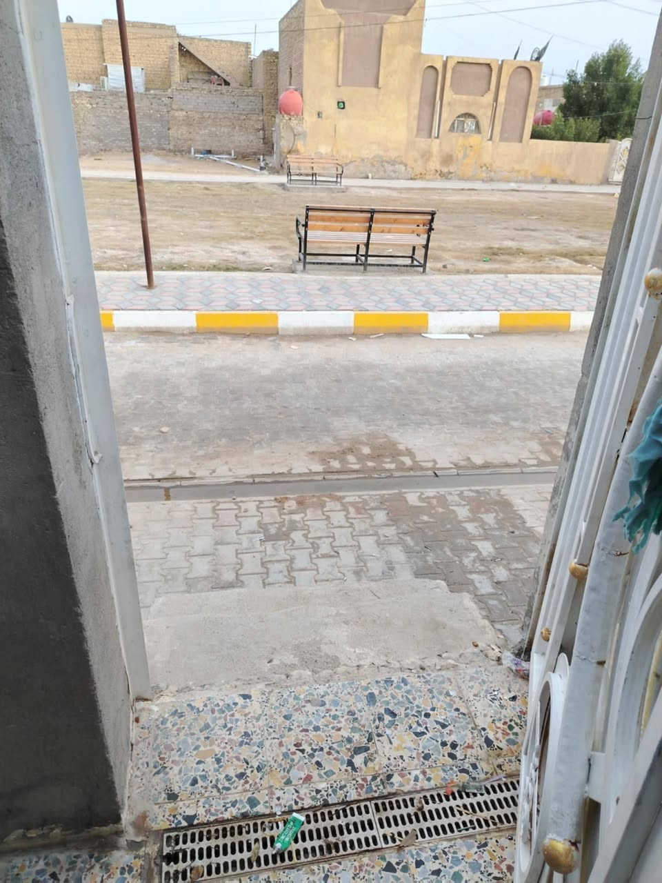 السلام عليڪم ورحمة الله وبرڪاته
مشتمل مربع 10م * 10م طابق واحد الوجة على حديقة عامه البناء درجة اولى الشيش اوكراني الرفتة 80 سم الجدران سراميك والارضية بورسلين للاستفسار اكثر يرجى الاتصال على صاحب المشتمل ‏‪0771 437 1809‬‏

( مكلف بالنشر ) العنوان : كوت - حي الجهاد
