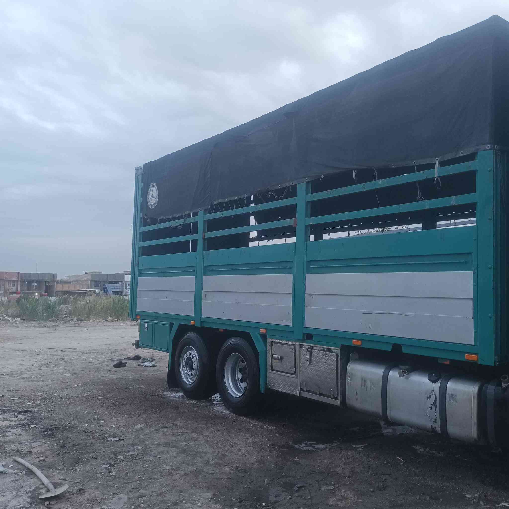 السلام عليكم بدي البيع مال اكتروز الطول47الرتفاع مترتين 88 العرض مترتين ونص يشيل سبعات الاتصال على الرقم
***********
