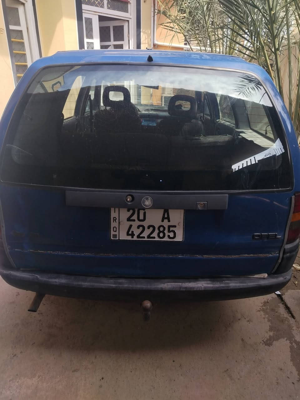 سيارة للبيع أوبل استرة ستيشن موديل 93... رقم ديالى انكليزي... السعر 25 ورقة وبيهة مجال للشراي ***********
