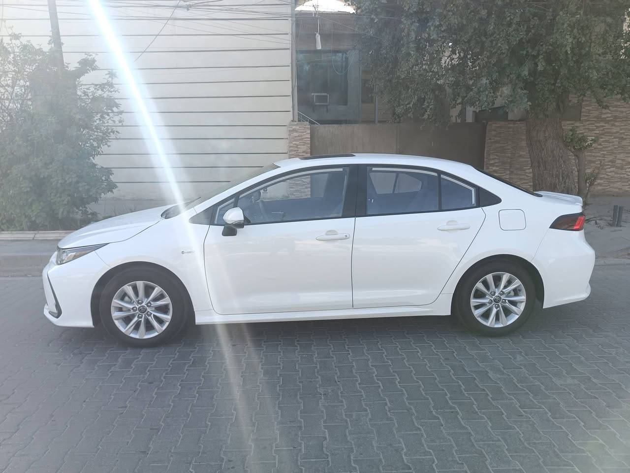 السلام عليكم من رخصت الادمن كورلا شكل الخليجي موديل 2025سيارة ماشية 15 ألف مكفولة كفالة عدا رصعة بل الباب الكدام فول السيارة داخل جلد اسود سعر السيارة 155$وبية مجال للشراي مكان السيارة بغداد الكريعات ***********
