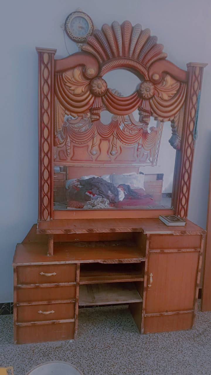 السلام عليكم عندي غرفه نوم للبيع مكاني بغداد هاذه رقمي موجود واتساب ***********
