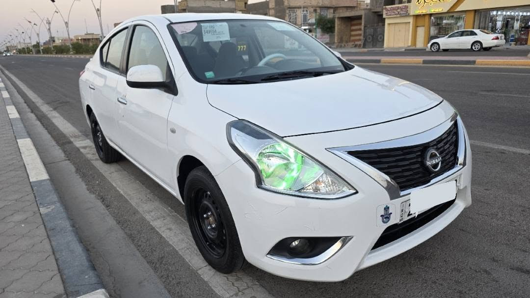 نيسان سني هندي بليته زركة
موديل 2024 
السيارة طالعه من الشركة 2025 شهر الرابع 
ماشيه 23 الف استخدام شخصي 
تبريد ثلج  - شاشة - كامره - تحكم استيرن - تخم تاير
السنوية 2030
ضمان شركة السور 
السياره جاهزه من كلشي 
العنوان :  البصره  
للاتصال : ***********
