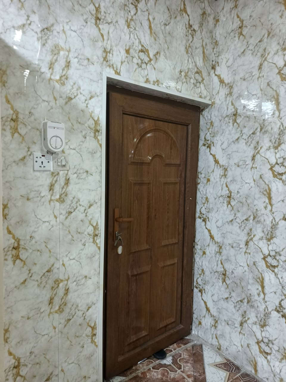 تغليف الجدران ببديل الرخام الاصق ***********
***********
