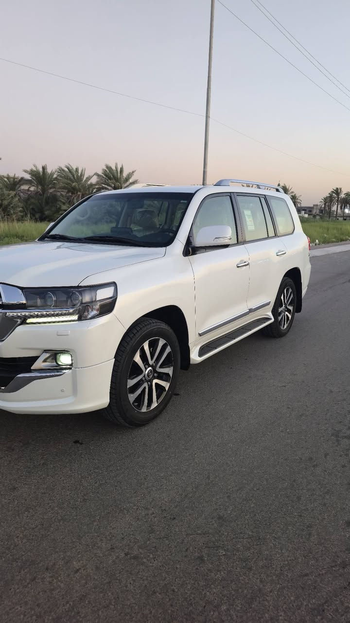 السلام عليكم ورحمة الله
لاندكروز موديل 2019 ساز باب أول رقم بغداد الجديد بأسمي تحويل مباشر ماشية 106 الف كيلو فول مواصفات معروفة مواصفاتها للجناي كفالة من الصبغ والتبديل محرك 6 سلندر...
السيارة بيها سحب PDR قليل جدا موضح بالسونر 
محرك 6 سلندر 
بصمة أبواب وتشغيل 
فتحة سقف 
حساس أمامي وخلفي أصلي 
تبريد ثلاث قطع 
ثلاث شاشات أصلية
فور ويل 
كشنات جلد 
كشنات كهرباء ثلاث حركات 
فول لايت زينون 
صندوق كهرباء أصلي 
وبعد اكو مواصفات معروفة للجناي 
مكاني بغداد الدورة 
السعر 485 وبيها مجال للشراي 
***********
***********
