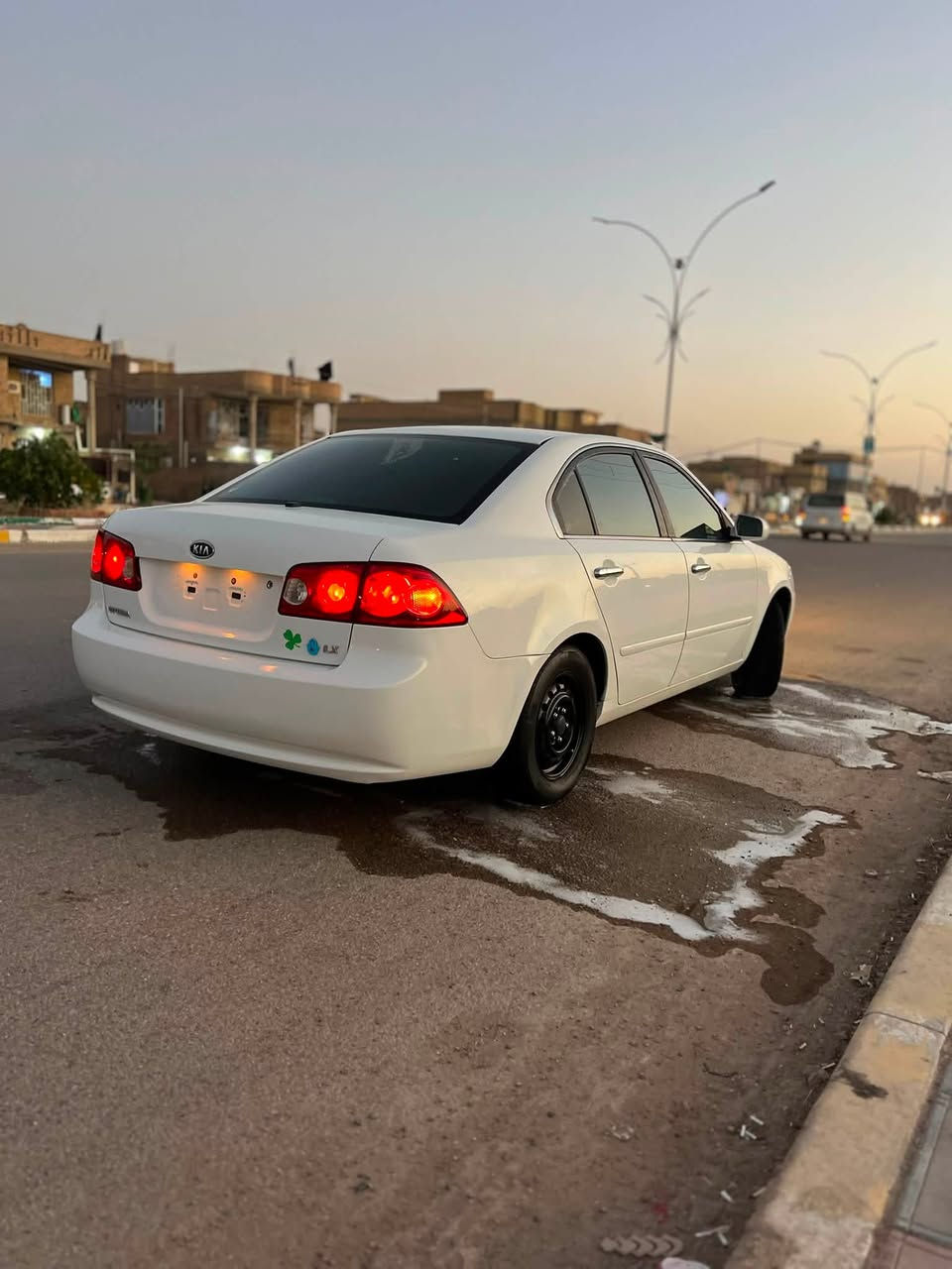 السلام عليكم
وبتيمه 2007 مريكي 

مكينه 2000 كير 5 نمر رقم بغداد مشروع وطني سياره خمس تجاوي دواخل عسلي بيها 3 قطع تبديل بدون دواخل مكاني ناصريه قضاء شطره سعرها قفل 105 جاهزه كير مكينه حداديه وتبريد كلها جاهزه وتخم تاير 

***********
