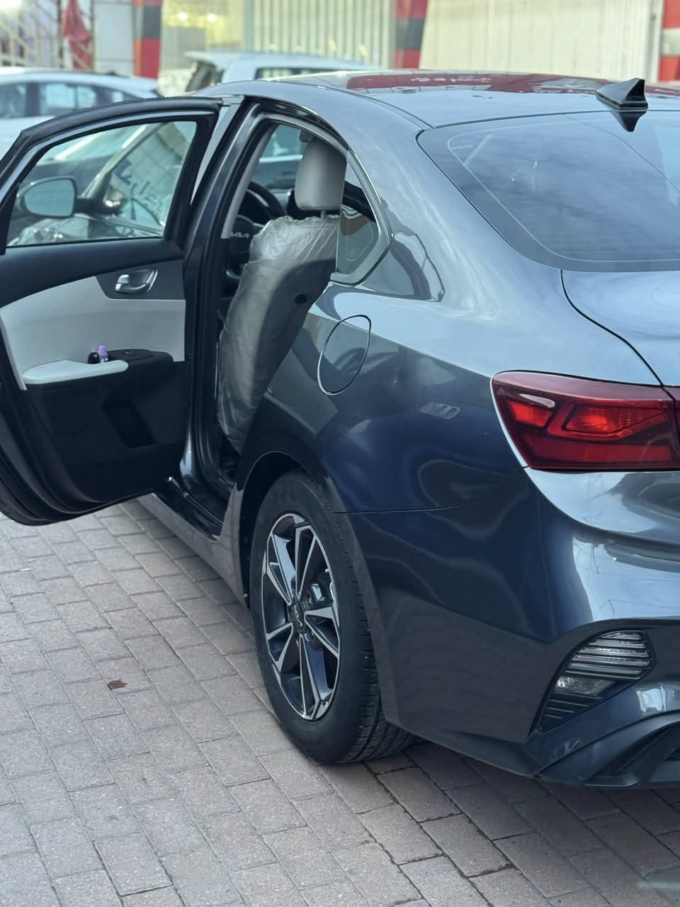 السلام عليكم 
فورتي موديل 2023 

سياره داخلي بيجي مو فول 

حساس امامي خلفي 

حساس مري 

هيتر مري 

مثبت سرعه 

رادار 

٣ انضمه قياده 

السياره ماشيه ٣٩ كيلو 

حادثها بنيد ما مبدل ولا مصبوغ 

فقط مسحوب 

وصار بيها حالوب 

مكاني الشعب الاصلاح 

السعر ١٥٠ 

ما متواجد ع الفيس 

*********** واتساب فقط 

***********
صور الحادث يلمنشور
