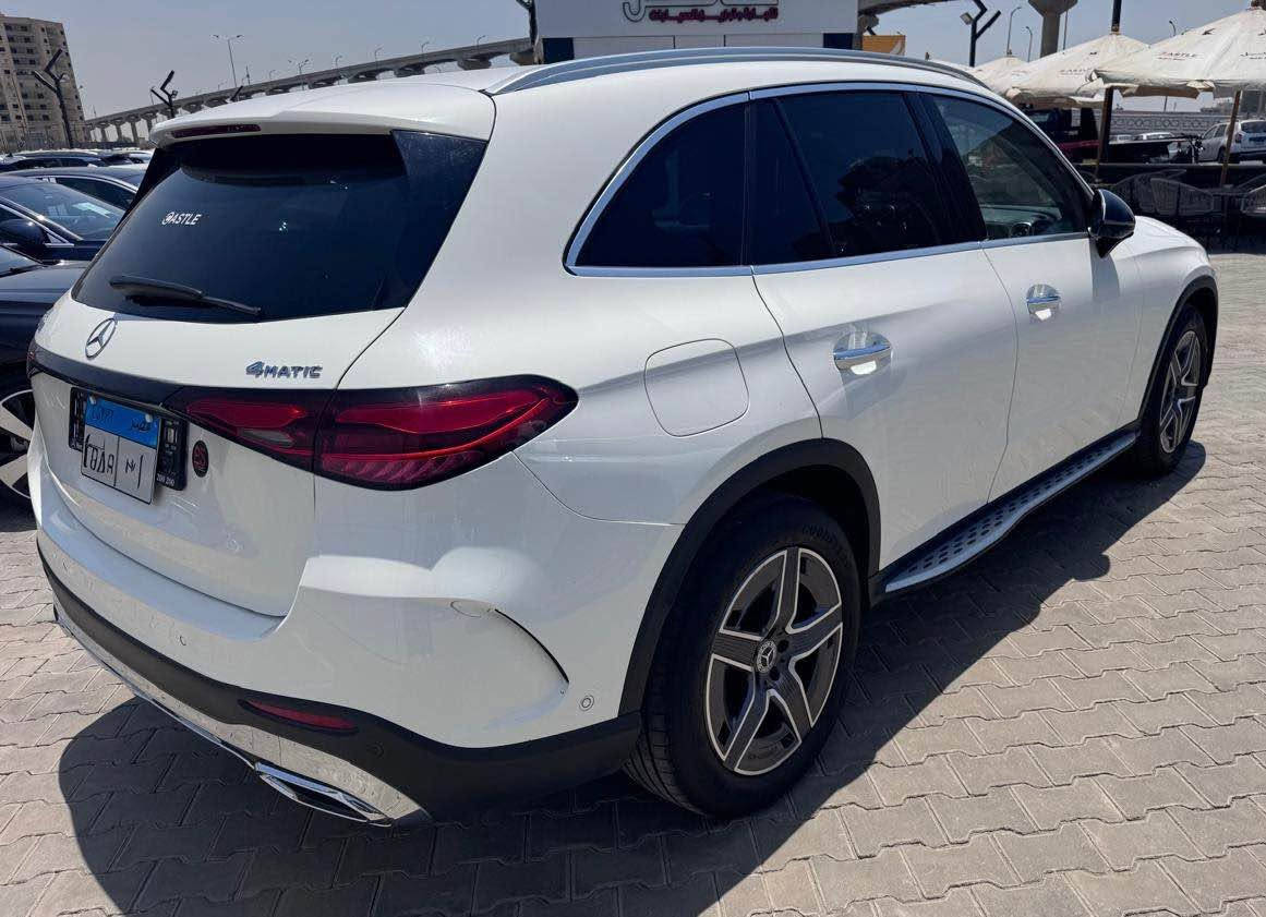 مرسيدس GLC 200 دفع روباعي 
موديل 2023 موصفات اوروبيه 
عداد ؛ 90,000 km صيانات توكيل 
جنوط مقاس 19 AMG 
يوجد حمايه كامله للعربيه Pro Sign 
كامله كل حاجه بفضل الله معاينه الشيخ ذايد 
للاستعلام فون او وتس مالك اول من زيرو وليست معرض
01009264998
01118846597 السادس من اكتوبر, الجيزة


**إذا كنت صاحب هذا الإعلان وتريد حذفه لأي سبب، رجاءا أرسل رسالة إلى الدعم الفني**