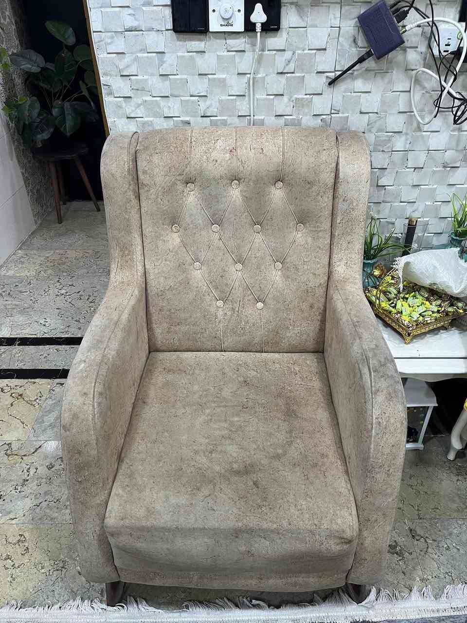 تخم نظيف بي شويه شك صار بي
قنفات ثنين و كراسي ثنين العنوان الشعب قيم و أخذ 
الاستفسار ***********
