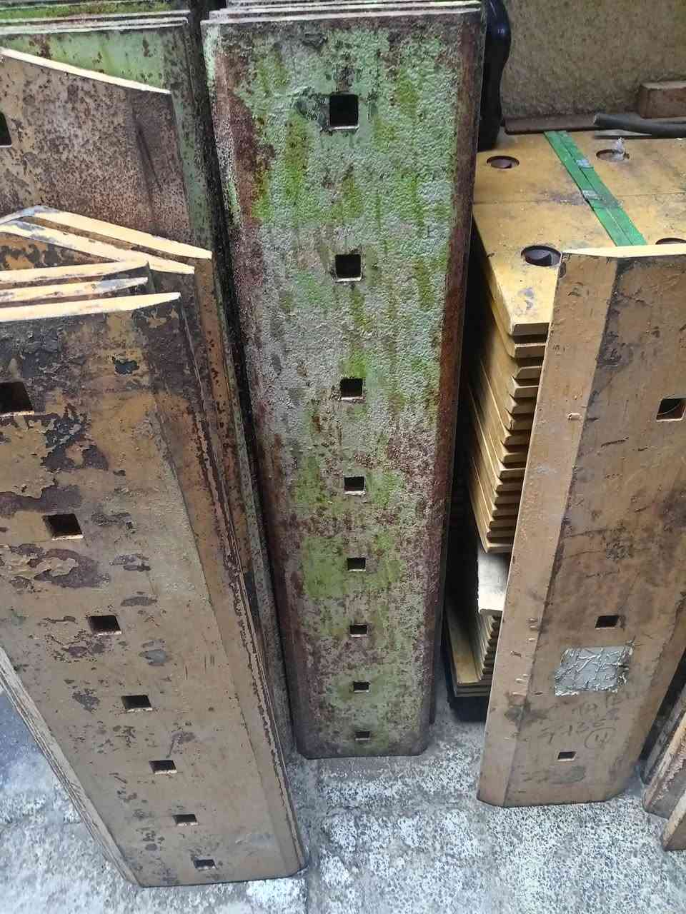 سلام عليكم تم وصول غراض بلدوزر كتر D8kوD6غراص اصلي
محل عالم رولات
*********** جاسم ابو محمد
