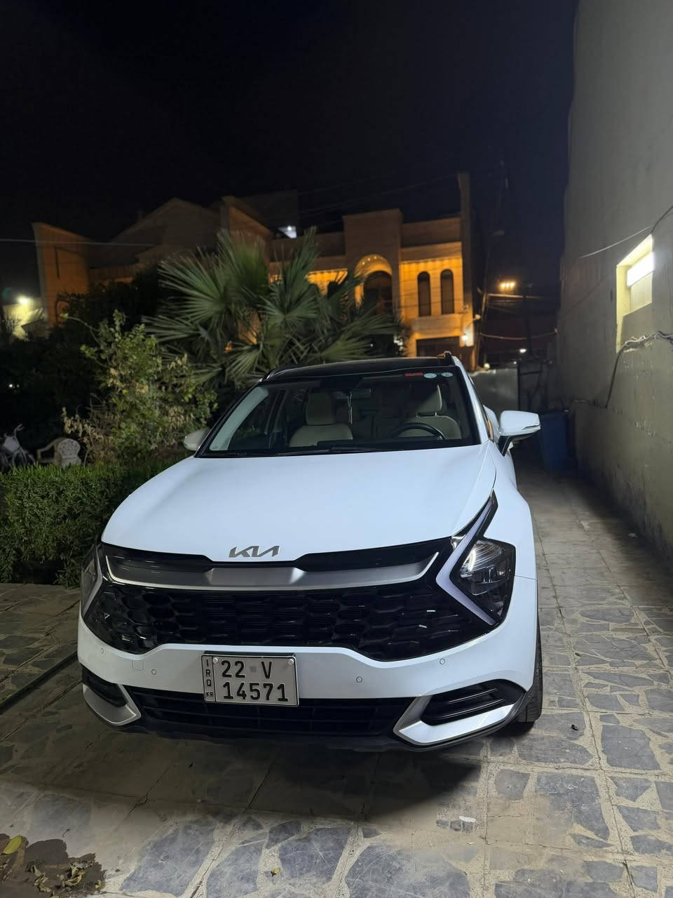 السلام عليكم سبورتج موديل 2025 خليجي بيه طخات خفيفة موضحه بل صور ماشية 13 الف  سيارة مكانه بغداد سعره 240وبيه مجال رقم ***********
