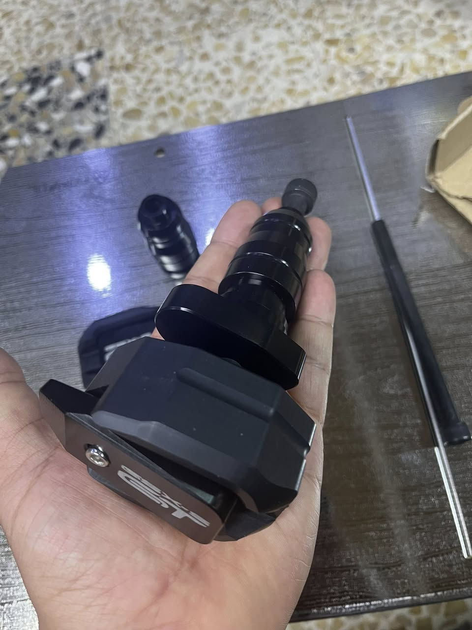 السلام عليكم
شباب  زوج قواعد حماية جانبيه للدراجات البطح

تفاصيل من الموقع 

هذه السلايدرات (Frame Sliders) مصممة خصيصاً لحماية هيكل ومحرك دراجة سوزوكي طراز GSX-S1000GT من الخدوش والأضرار في حال السقوط. 
المادة: مصنوعة من الألومنيوم المتين باستخدام تقنية التصنيع باستخدام الحاسب الآلي (CNC).
الوظيفة: تعمل كحاجز لحماية الإطار، المحرك، وهيكل الدراجة النارية.
التوافق: تناسب موديلات Suzuki GSX-S GT و GSX-S1000GT
وحتى الهوندا وبعض الانواع الاخرى من انواع البطح 

سعر التخم 📌٣٠ الف


**إذا كنت صاحب هذا الإعلان وتريد حذفه لأي سبب، رجاءا أرسل رسالة إلى الدعم الفني**