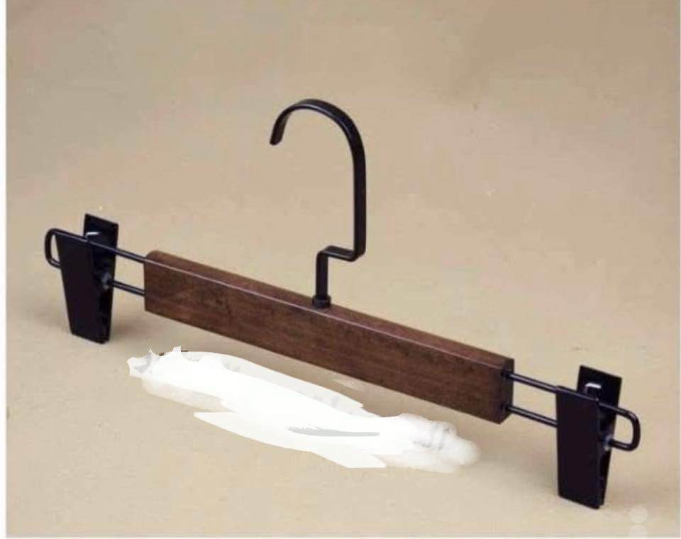 شباب تعاليك مستعلمه ونضيفه جدا للبيع
سعر التعلاكه 3 قطع بالف 
وقرصه بنطرون خشب نضافه 100 /// السعر القطعه 500 دينار
للاستفسار ***********
