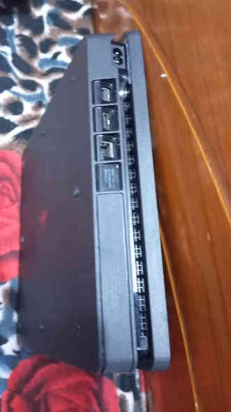 جهاز PS4 Slim مستعمل استعمال قليل، الجهاز نظيف وما مفتوح نهائيًا. ويجي وياه يد أصلية وقرص GTA V..
أنطيك ضمان تجربة 3 أيام، والجهاز شغال 100% بدون أي مشاكل. لوك ستيكر.
مكاني : البصره ابو الخضيب 
الرقم: ***********
السعر: 240 وبي مجال قليل كلش
