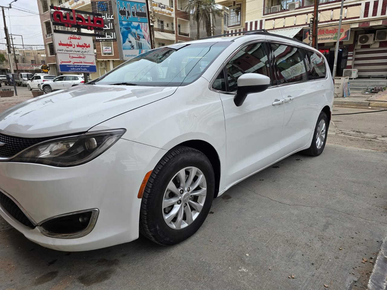 السلام عليكم 
باسيفكا ٢٠٢١ لوان ابيض مكينه سته سلندر ٣٦٠٠ 
حادثه جاملغ وبنيد صبغ فقط سياره حلوه تايريك البصره 
السعر ٢١،٥٠٠$ بيه مجال شرط تحويل مكان بغداد 
الجديده 
مكلف بالنشر خابرتتدلل
***********
