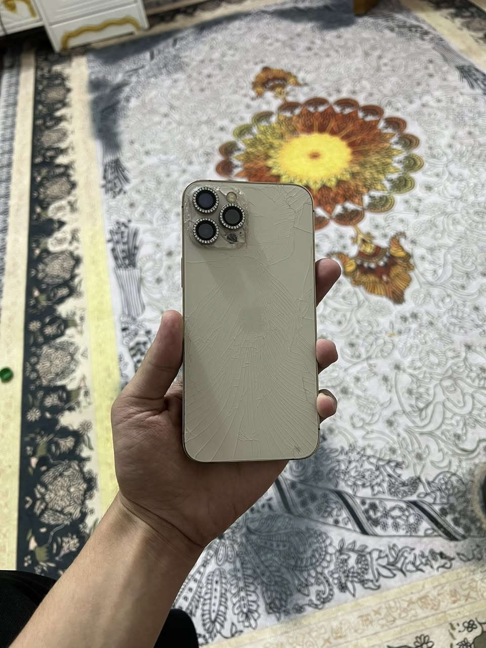 ايفون 12 برو ماكس وتر مكفول من كلشي بطارية 80 ذاكرة 256 السعر 600 وبيه مجال بسيط 
***********
