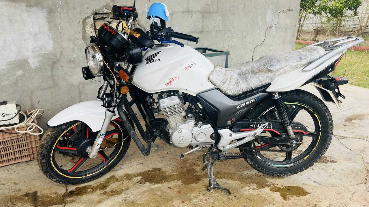 ماطور هوندا CB125
نظيف فول ما عايزو كلشي
السعر 750
المكان العلم سمره 
***********
