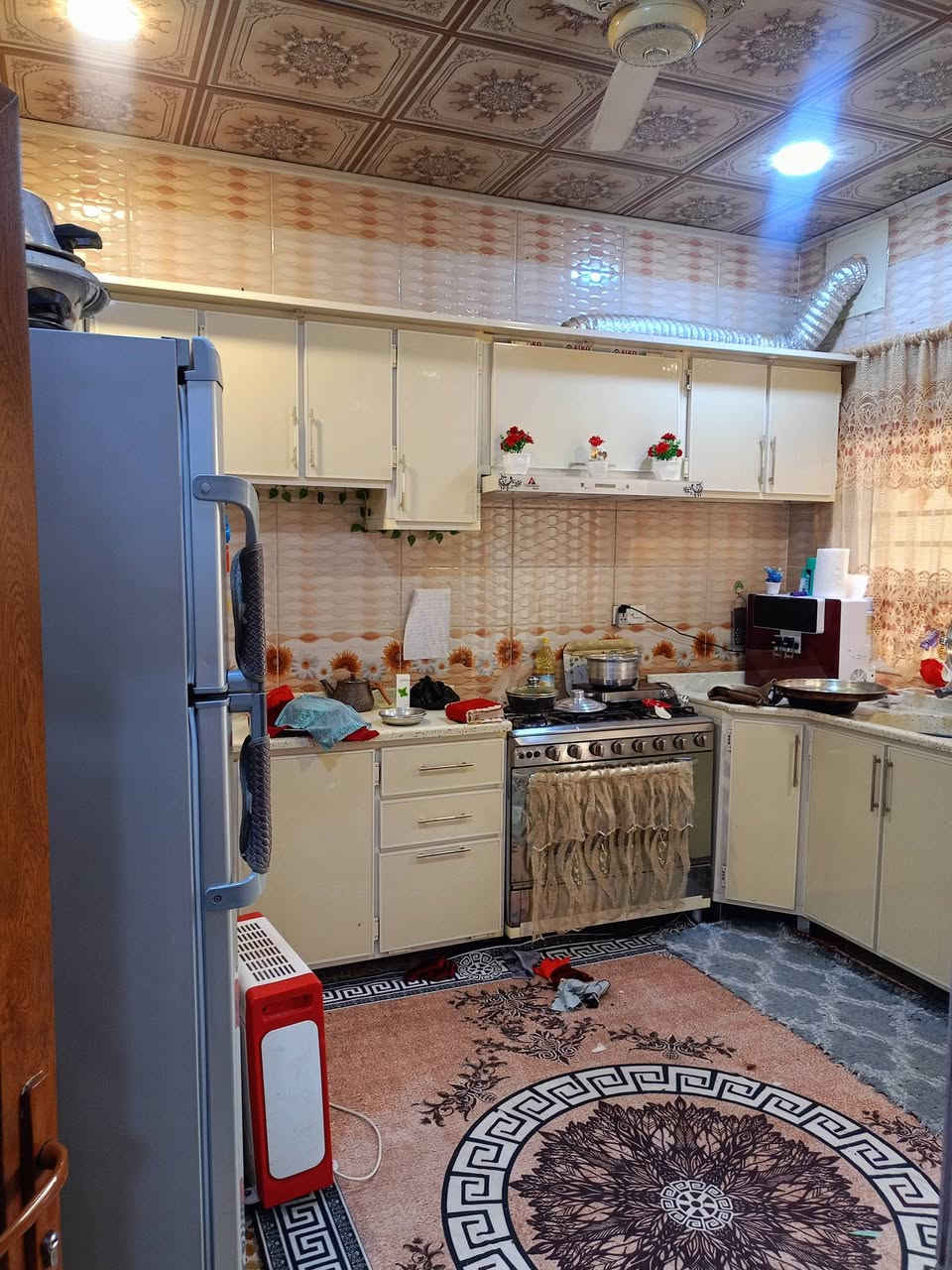 بيت للبيع المساحه 150متر طابق واحد حي الاركان قرب مدرسة الصينيه للاستفسار مراجعة مكتب عمر للعقار حي الاركان شارع 20 قرب مدرسة الكويتيه 🏡 🏡 🏡 🏡 🏡 
*********** ابو اياد 
*********** ابو اياد 
ط
