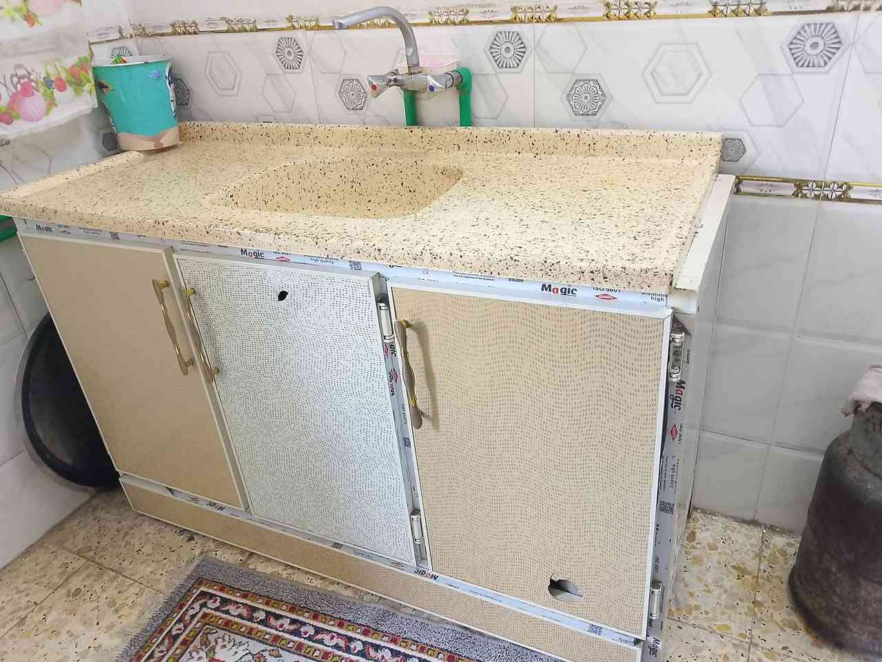 السلام عليكم كاونتر 2متر معه الملحك وسنك متر ونص البيع نضيف كلش ***********
