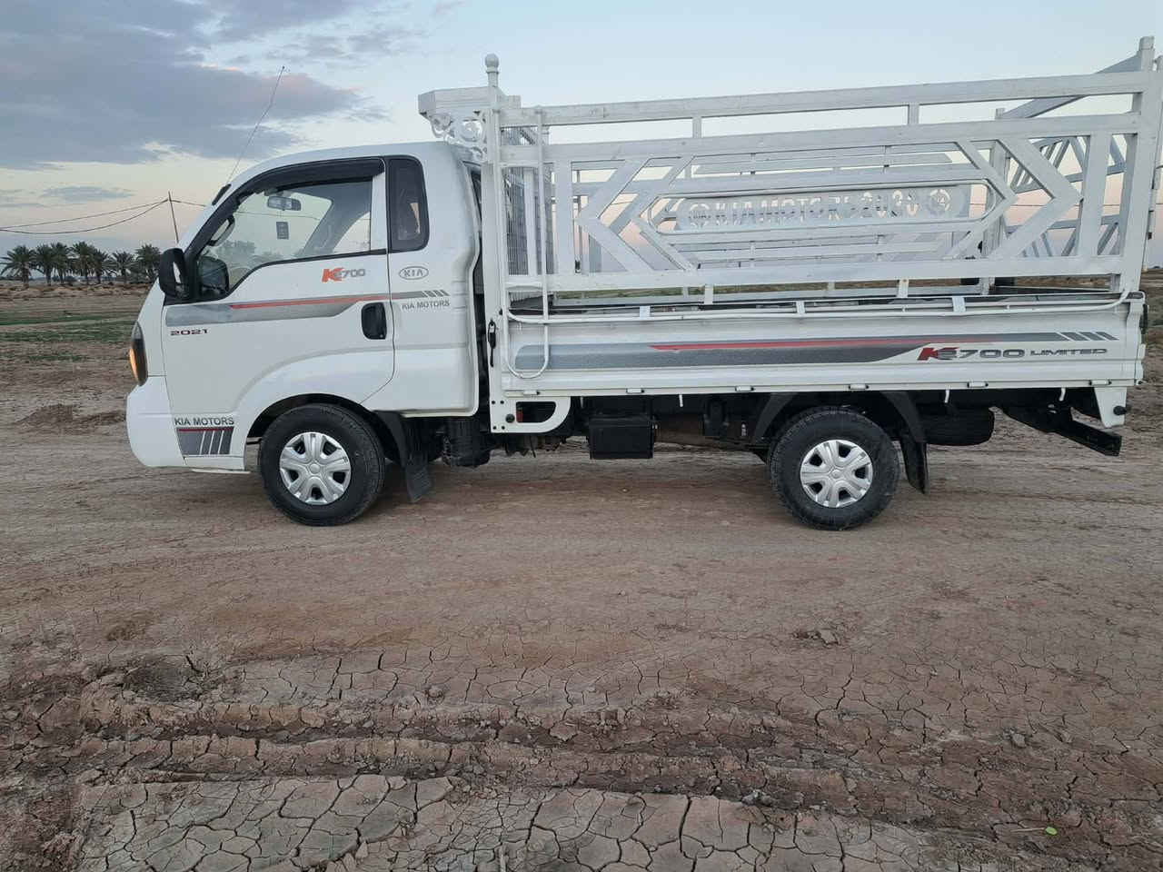 السلام عليكم كيا بنكو ٢٧٠٠ حمل موديل 2014   رقم كربلاء دولي بسمي سنويه هزوفحص جديد  تريد تحويل تريد وكاله 2031 مكفوله كفاله عامه تحويل ثاني يوم مشروع وطني المكان  بابل  شوملي                                      .                                              ***********أثير
  *********** اسيا.                                                ملاحظه سياره جديده كارتون جديده                                          ملاحظه سياره.  واقع حلال من الصوره
