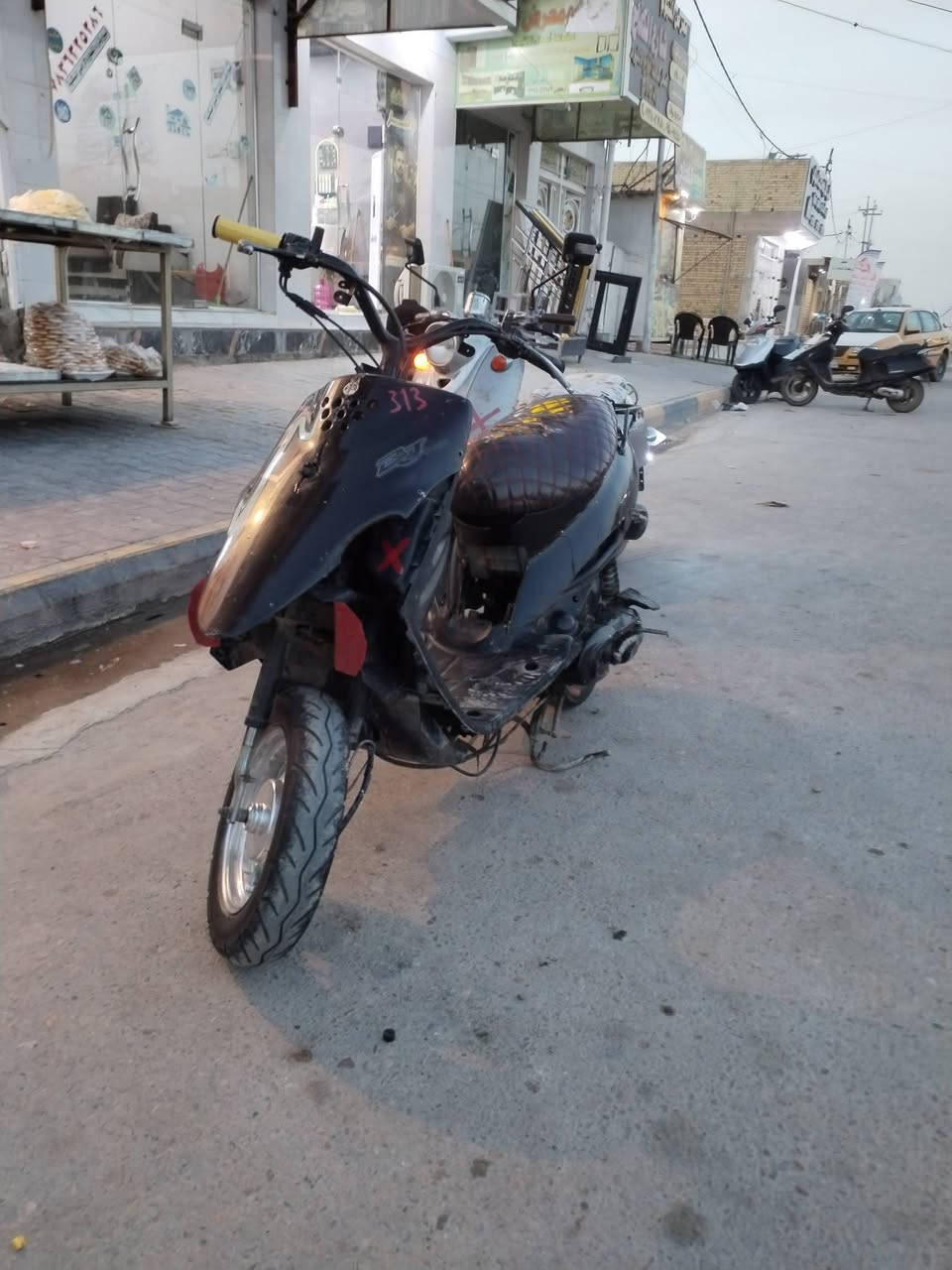 سلام عليكم بيجي للبيع
نقصهة بس كابريتر بيهة بس تعبانة

ابيعلك كوم حديد

مكاني زين القوس

سعر 100 وبيهة مجال

الاستفسار ***********
