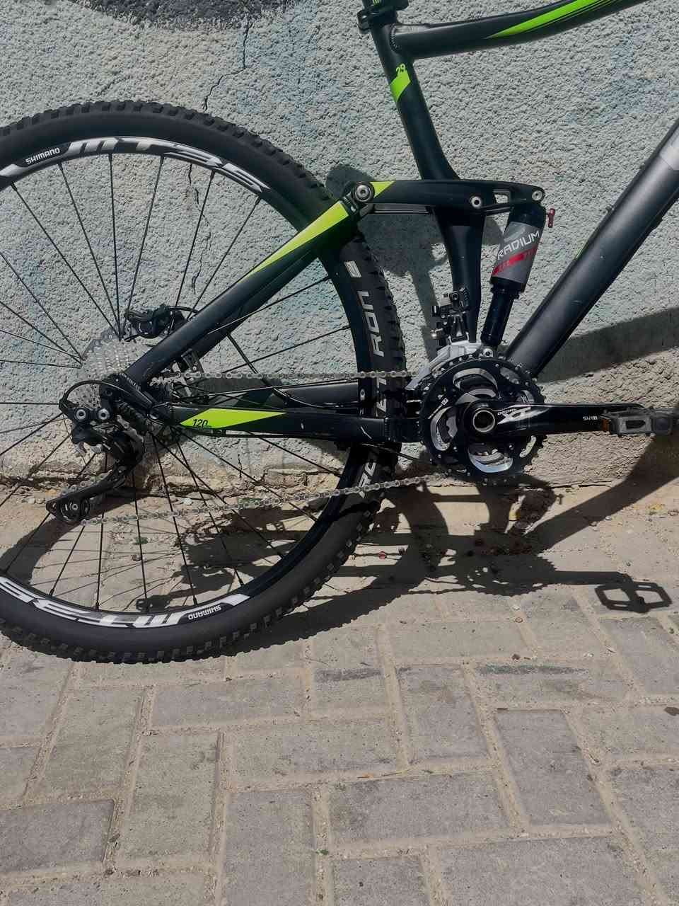 Cube كيوب
ستيريو HBA
المنيوم 29 L
المواصفات:
السستم: شيمانو xt
البريكات: شيمانو bl-m506
الدبل الامامي: manitou marvel expert abs+
الدبل الخلفي:manitou radium expert 
الويالة والبطيخات شيمانو mtb5
التايرات شوالبي
الستيرن والركبة والسرج وبوري السرج والقبضات كلهن مختومات cube
السعر خاص او ***********
