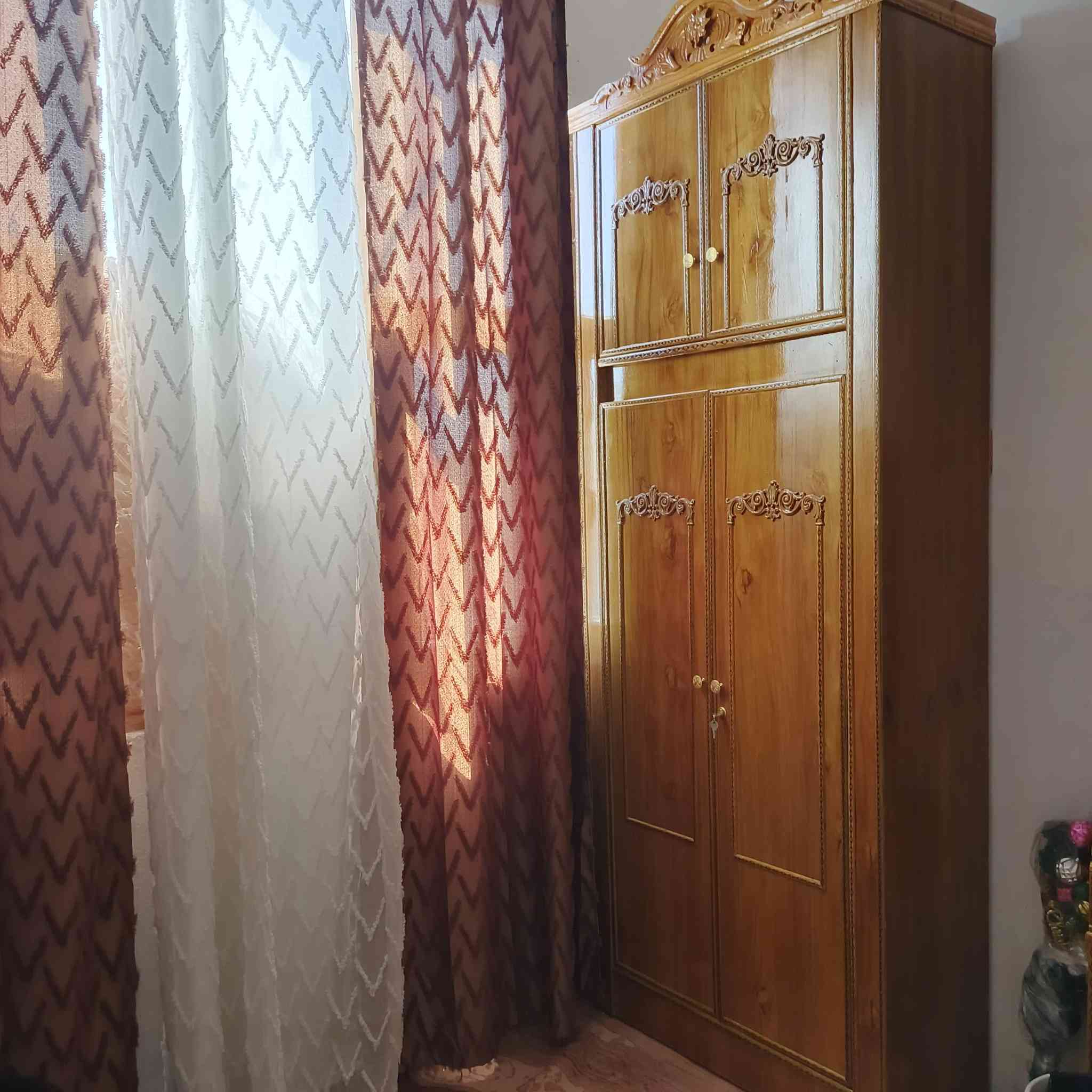 غرفه نوم للبيع داخل وخارج صاج (تسكام) استعمال كم يوم فقط السعر مليونين وبيها مجال  
***********
