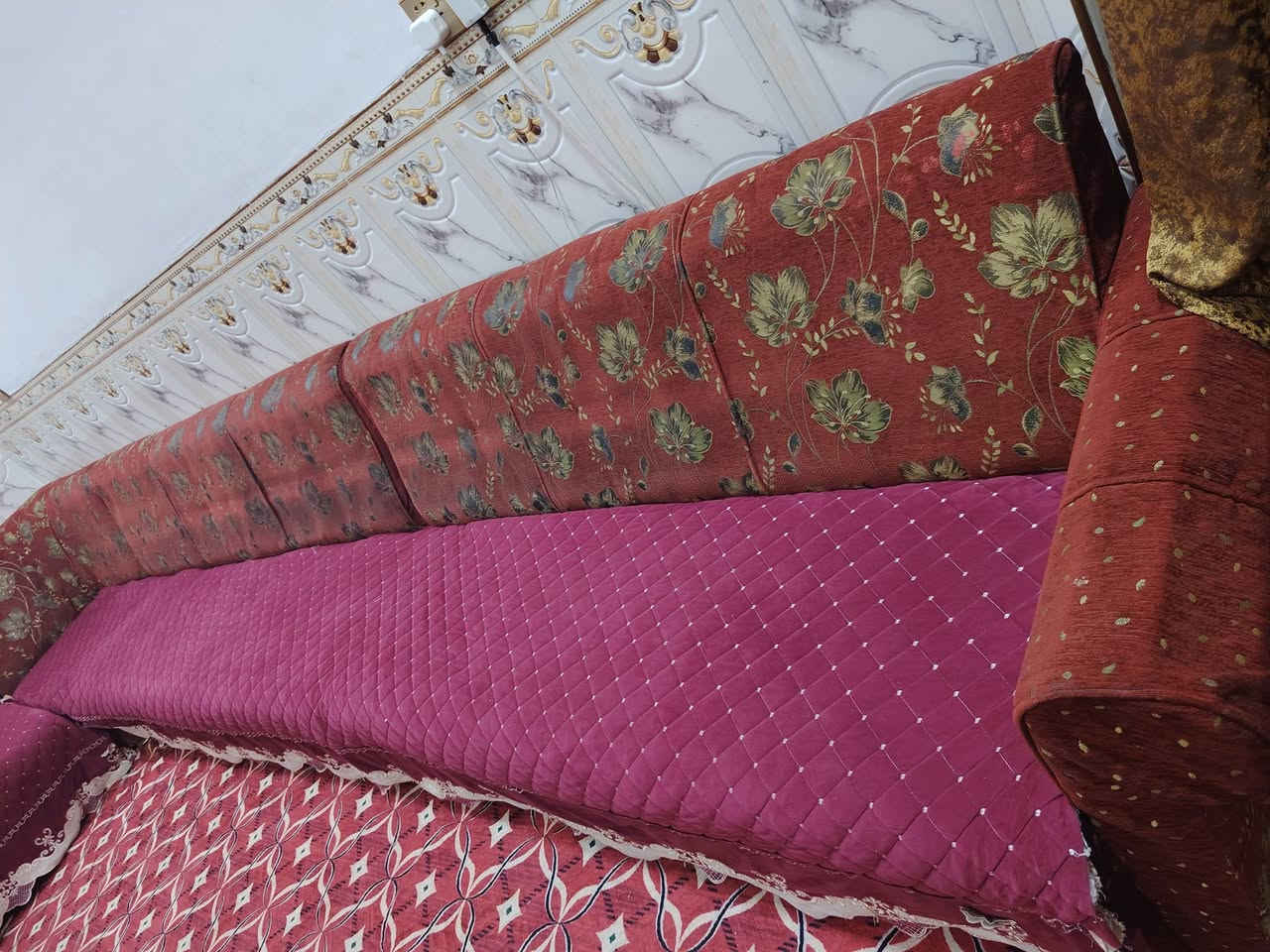 للبيع تخم ديوان عشر مقاعد مع قنفة
سعره ١٠٠ الف نهايته
تقاطع نهروان
***********
