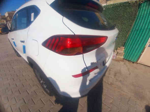 السلام عليكم توسان خليجيه ماشيه 92,000 بها ربع بنين صبغ وشاملغ الايمن بها طخه باليمنت سعر 180 مال بيع شركه القاصد *********** موديل 19
