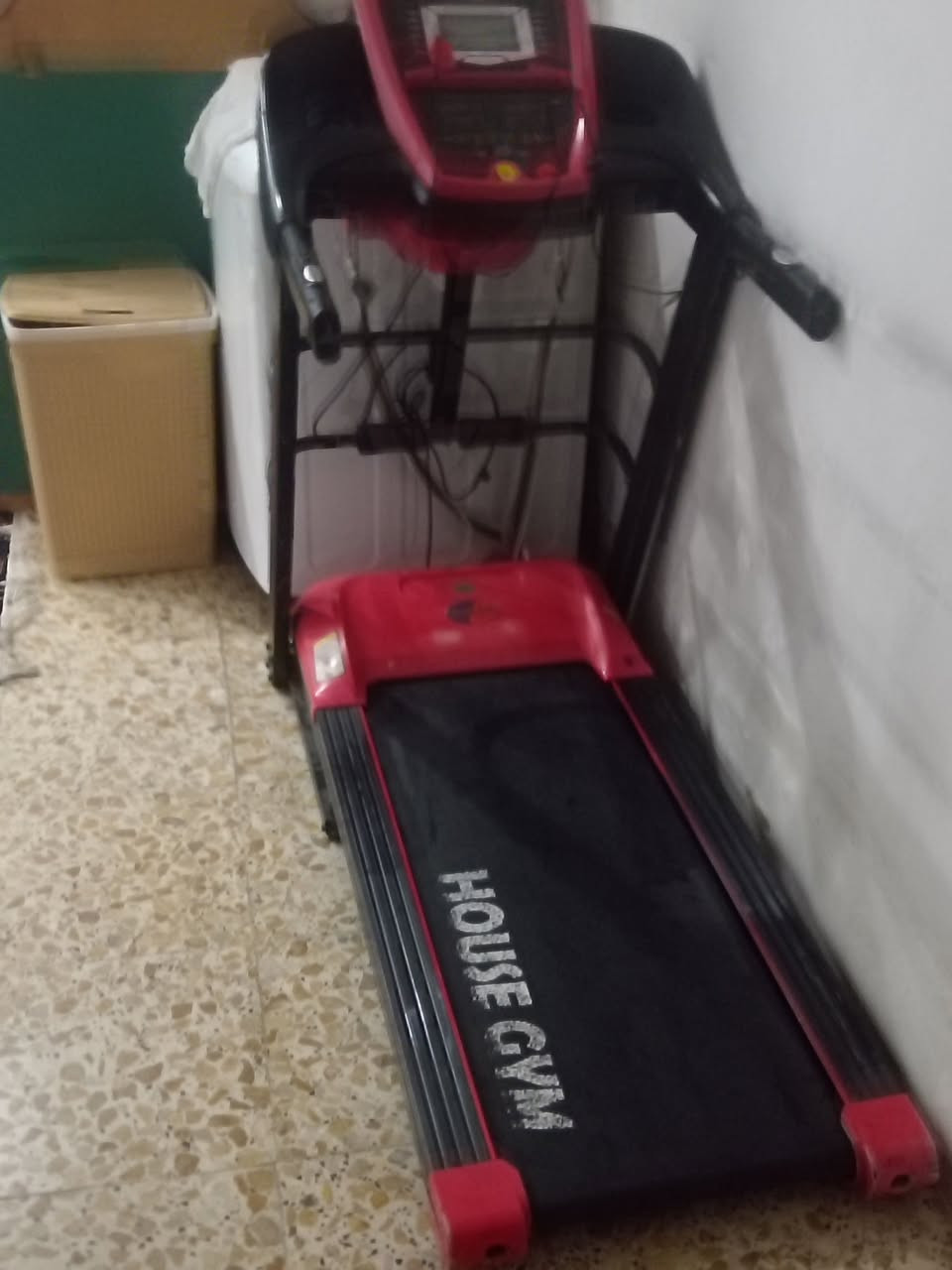 متاح جهاز جري نظيف استعمال قليل كله شغال حزام الدهون الرشاقه M3شغال للبيع السعر ***********
