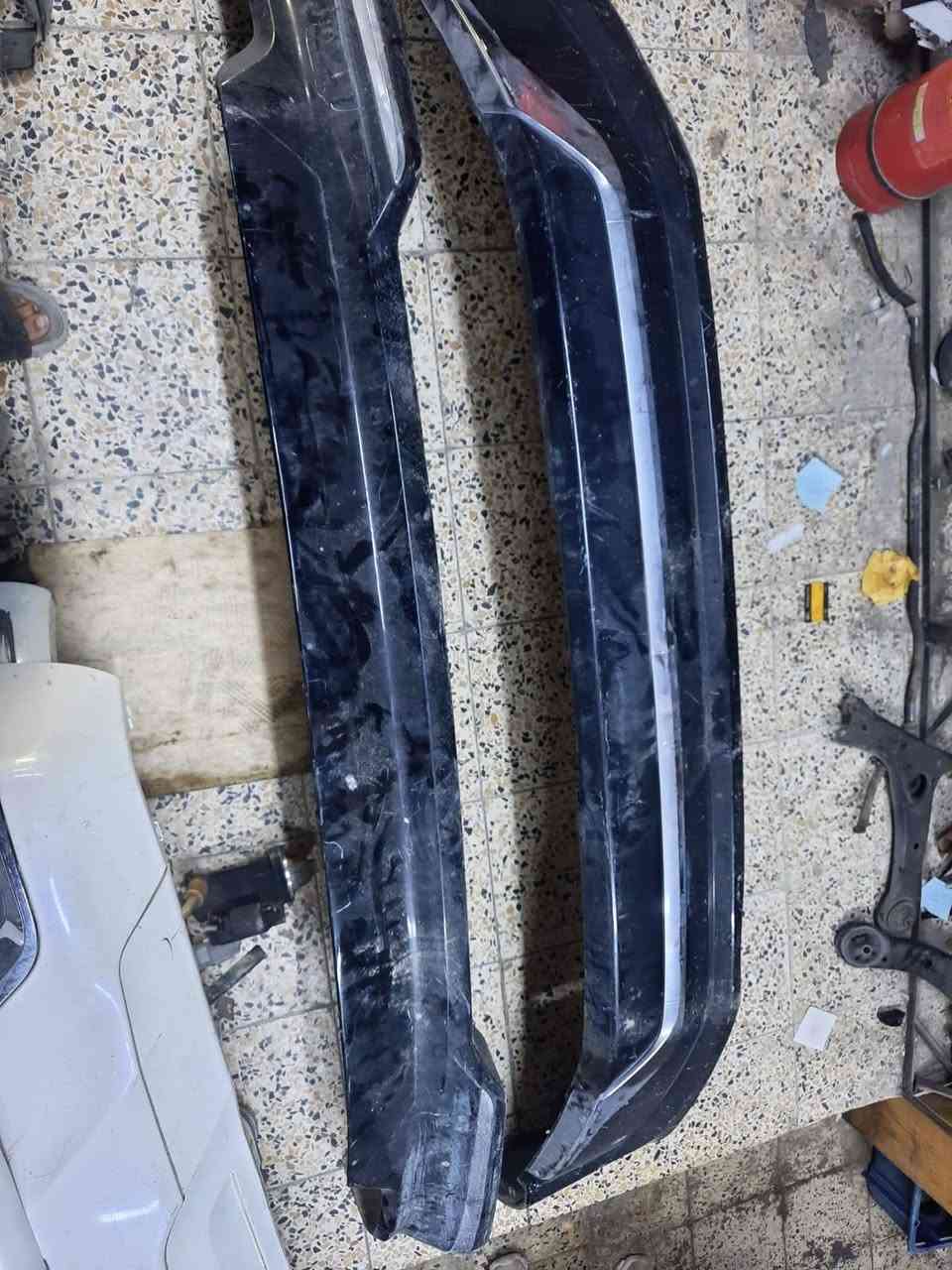 السلام عليكم اخواني تتوفر دفيوزر لاندكروز اصلي الي يحب يحدث او يضيف الى سيارتھ جمالية للبيع وبسعر مناسب مع الشد والتركيب للتواصل ارقامي ***********/ ***********
